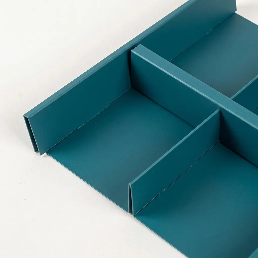 Folding carton box divider insert for custom boxes